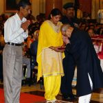 Naib Subedar Rajesh Kumar's wife Nisha receiving 'Kirti Chakra" from the President