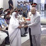 His wife receiving "Shaurya Chakra" award