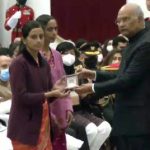 Sep Prakash Jadhav's mother Smt Sharada Jadhav and wife Smt Rani Prakash Jadhav receiving Kirti Chakra award from the President