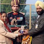 Lt Navdeep Singh's Father receiving Ashok Chakra award from President Pratibha Patil