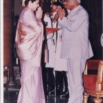 Mrs Shakunthala Bhandarkar wife of Lt Col Ajit Bhandarkar receiving Shaurya Chakra Award from the President