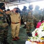 Soldiers paying their last respects to L/Nk Somvir Singh
