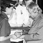 Maj Avinash Singh's wife Capt Shalini Singh receiving Kirti Chakra from President APJ Abdul Kalam